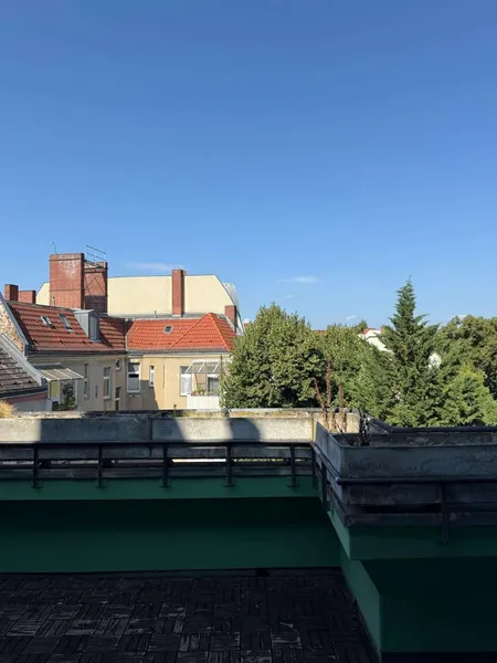 Großzügige 3-Zimmer Dachgeschoss Wohnung im Herzen Berlins — photo 1